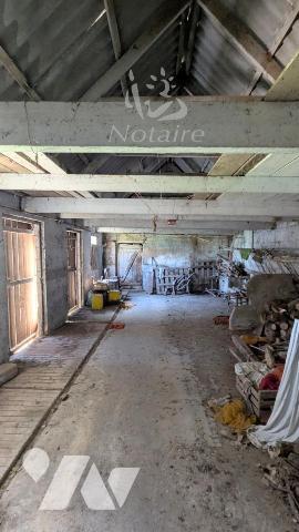 Plouescat - A 500m des plages, beau corps de ferme à fort potentiel