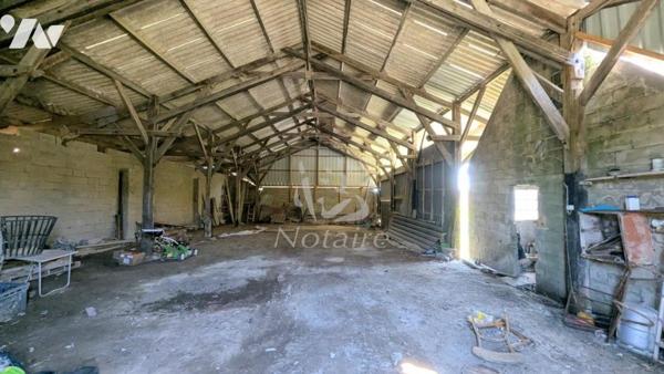 Plouescat - A 500m des plages, beau corps de ferme à fort potentiel