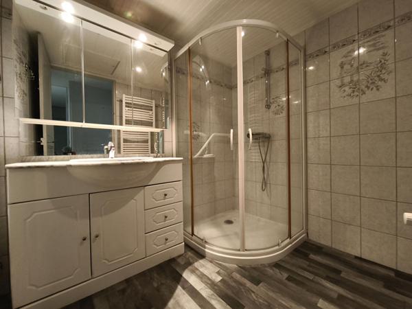 Appartement Nevers avec cour privative, ancien, charme, fonctionnalité, 2 chambres proche centre-ville,