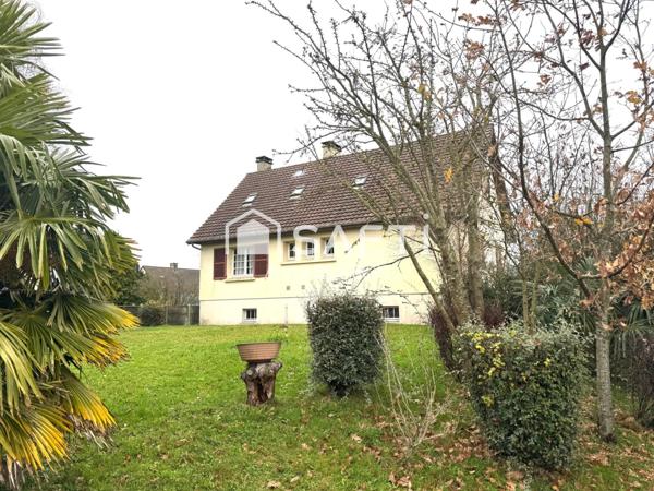 Pavillon familial avec dépendances à Auvers