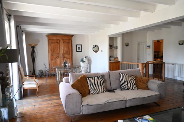 Maison de caractère avec piscine et doubles garages quartier Pasteur