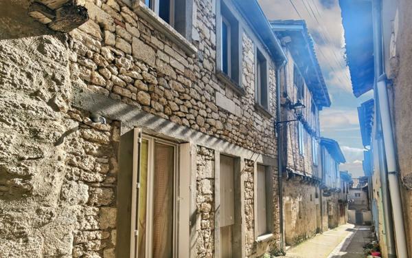 Maison à vendre    2 pièces •  Montpezat-de-Quercy