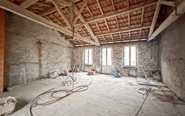 Maison à vendre    2 pièces •  Montpezat-de-Quercy