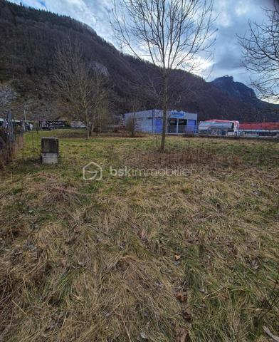 Terrain commercial de 1 413 m²