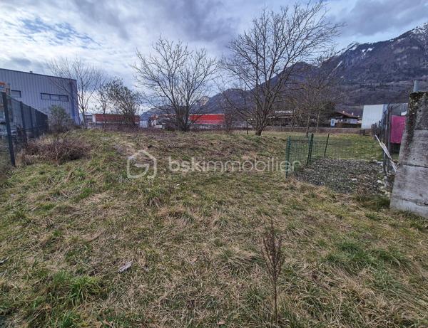 Terrain commercial de 1 413 m²
