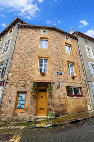 Maison à vendre |  Confolens |  2 pièces | 33 m²