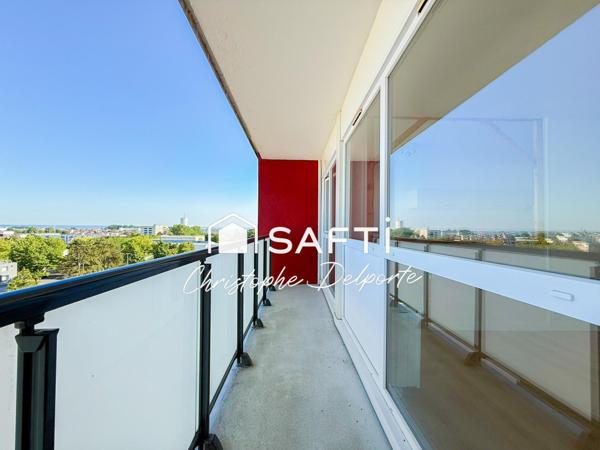 Dernier étage rénové avec ascenseur et vue mer