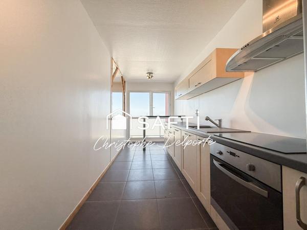 Dernier étage rénové avec ascenseur et vue mer