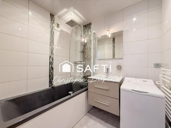 Dernier étage rénové avec ascenseur et vue mer