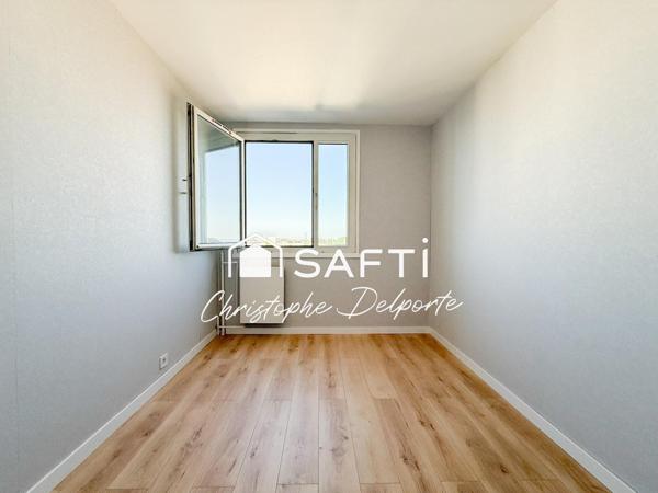 Dernier étage rénové avec ascenseur et vue mer