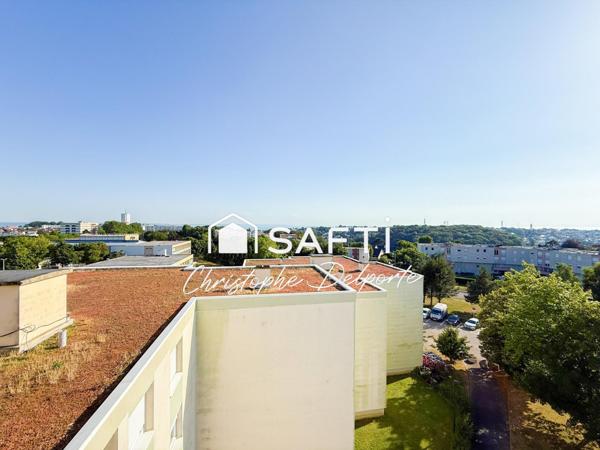 Dernier étage rénové avec ascenseur et vue mer