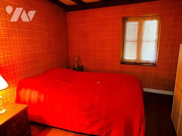 A 3 minutes au sud de Chauvigny, dans un cadre bucolique, Belle propriété comprenant:
 - une m...