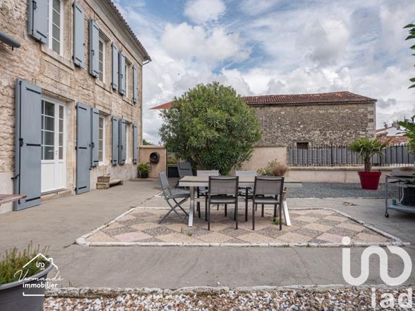 Maison à vendre 6 pièces 210 m² Surgères