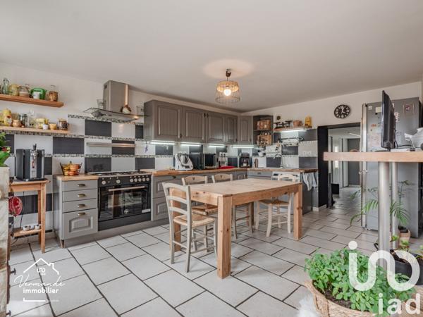 Maison à vendre 6 pièces 210 m² Surgères