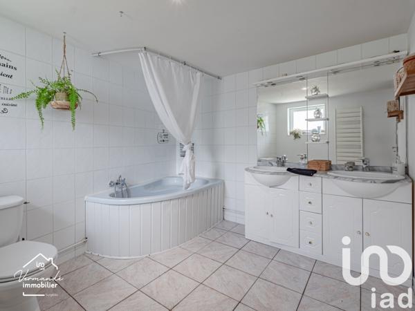 Maison à vendre 6 pièces 210 m² Surgères