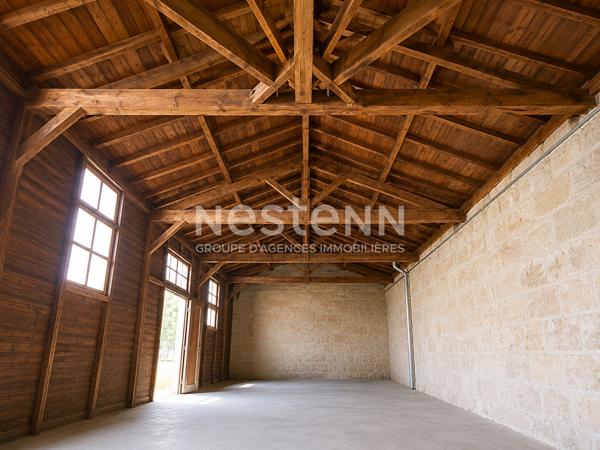 Garage/Atelier barrière Saint-Genès de 86 m2 au sol 4,5m HSP. parcelle de 100m2