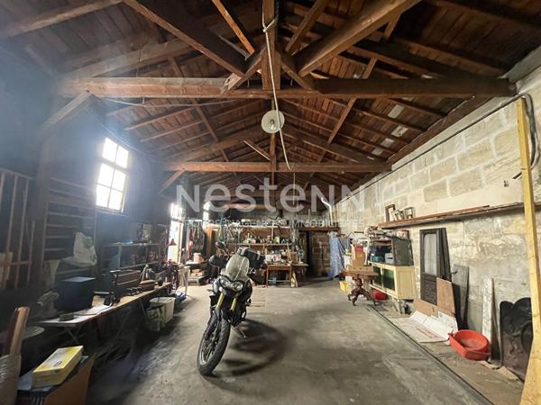 Garage/Atelier barrière Saint-Genès de 86 m2 au sol 4,5m HSP. parcelle de 100m2