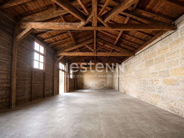 Garage/Atelier barrière Saint-Genès de 86 m2 au sol 4,5m HSP. parcelle de 100m2
