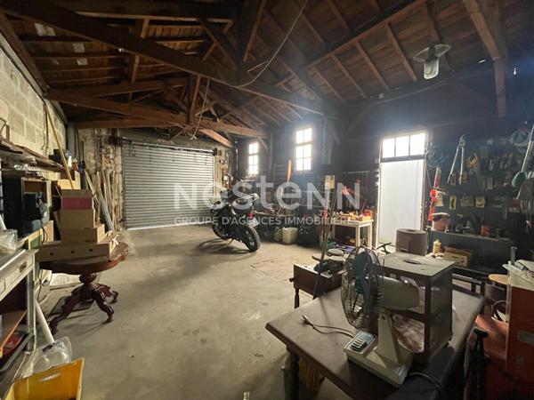 Garage/Atelier barrière Saint-Genès de 86 m2 au sol 4,5m HSP. parcelle de 100m2