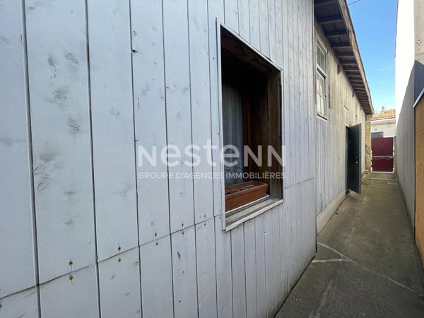 Garage/Atelier barrière Saint-Genès de 86 m2 au sol 4,5m HSP. parcelle de 100m2