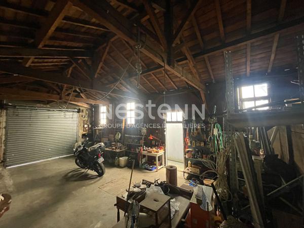Garage/Atelier barrière Saint-Genès de 86 m2 au sol 4,5m HSP. parcelle de 100m2