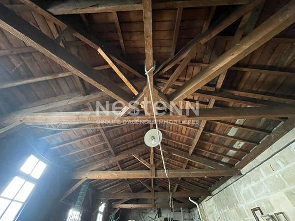 Garage/Atelier barrière Saint-Genès de 86 m2 au sol 4,5m HSP. parcelle de 100m2