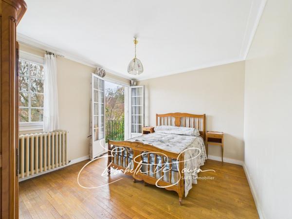 Maison de 153 m2 carrez, 233 m2 au sol, proche T9 et futur métro