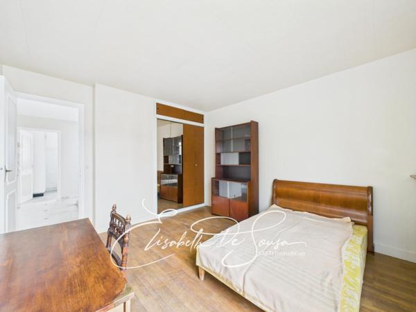 Maison de 153 m2 carrez, 233 m2 au sol, proche T9 et futur métro