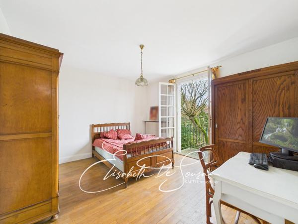 Maison de 153 m2 carrez, 233 m2 au sol, proche T9 et futur métro