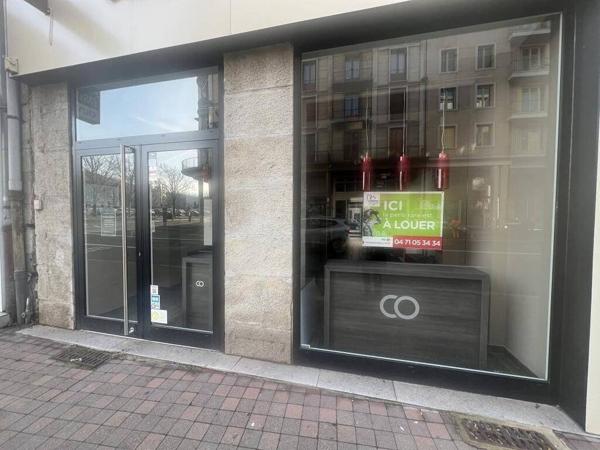 Local commercial d'environ 170 m² /Place Michelet 43000 Le Puy en Velay