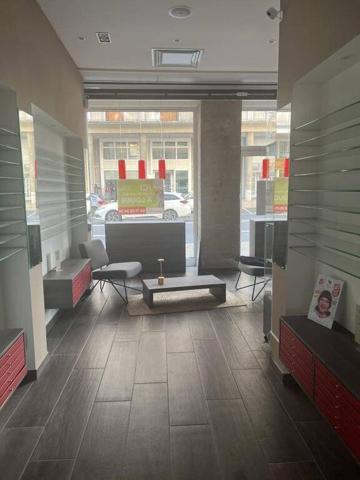 Local commercial d'environ 170 m² /Place Michelet 43000 Le Puy en Velay