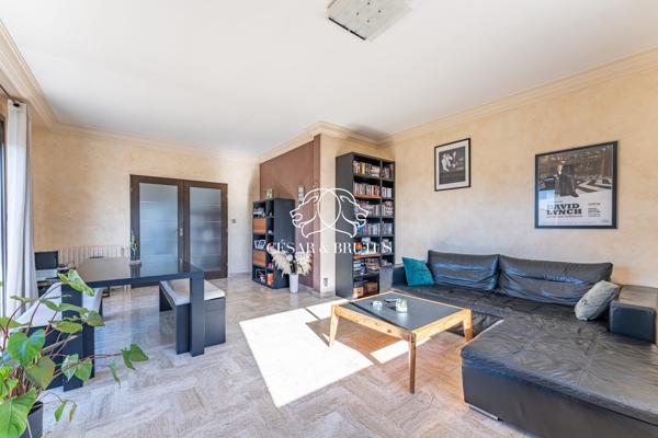 Maison familiale avec espaces indépendants et beau potentiel d’aménagement