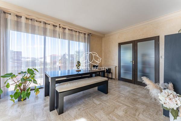 Maison familiale avec espaces indépendants et beau potentiel d’aménagement