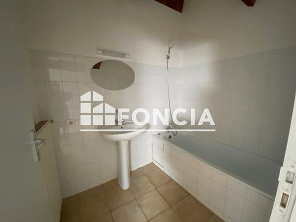 Location Appartement 3 pièces 54.98 m² - 2 RUE DE L'HORLOGE Bagnols Sur Ceze 30200