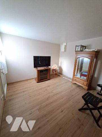 LE MANS SUD - AU PIED DES COMMERCES - TRAMWAY ET ECOLES
Maison de 2005 comprenant entrée, salo...