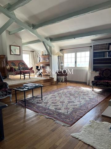 Villa 7 pièce(s) 4 chambre(s) 246 m²