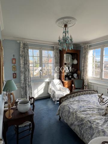 Villa 7 pièce(s) 4 chambre(s) 246 m²