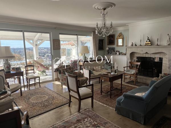 Villa 7 pièce(s) 4 chambre(s) 246 m²