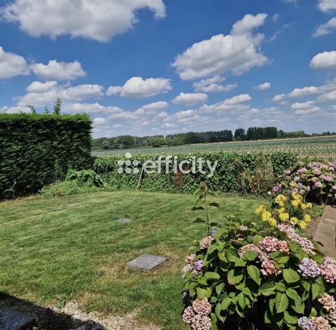 Maison
         5 pièces
        - 123 m² 290 000 € *