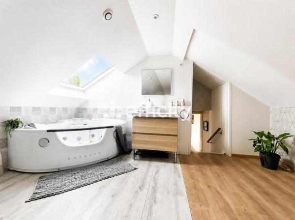 Maison
         5 pièces
        - 123 m² 290 000 € *