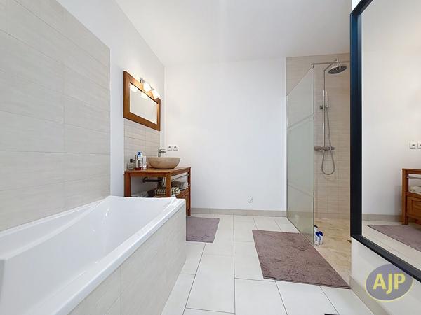 Maison à vendre Bouaye - 5 pièces, 94m² avec 3 chambre(s) à 299 900€ - AJP Immobilier Sainte-Pazanne