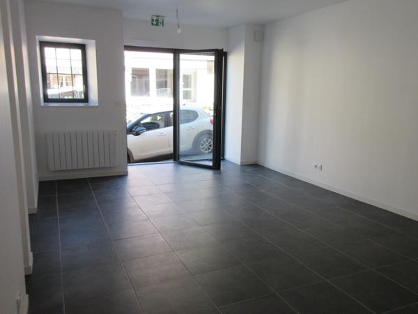 Quartier St Cyrice-Rodez, local commercial et/ou professionnel avec parking