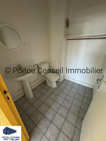 BUREAUX ENVIRON 128m2 FACILE D’ACCES ZONE MENDES FRANCE NIORT AVEC PARKINGS