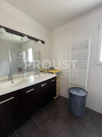 En exclusivité. quartier surimeau. pavillon plain-pied rt 2012 avec jardin et garage.