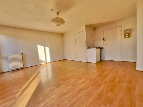 BREST, PILIER ROUGE, APT 26M2, RESIDENCE DALLE BÉTON, EXPOSÉ SUD.