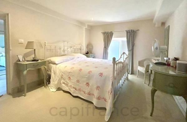 Maison de caractère avec 4 chambres et un studio, secteur Beaulieu sur Dordogne