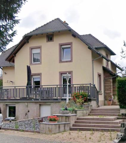 Maison familiale d'environ 181m2 avec sous sol plus annexes sur un terrain de 6216m2 à DURSTEL.