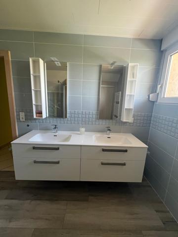 Maison familiale d'environ 181m2 avec sous sol plus annexes sur un terrain de 6216m2 à DURSTEL.