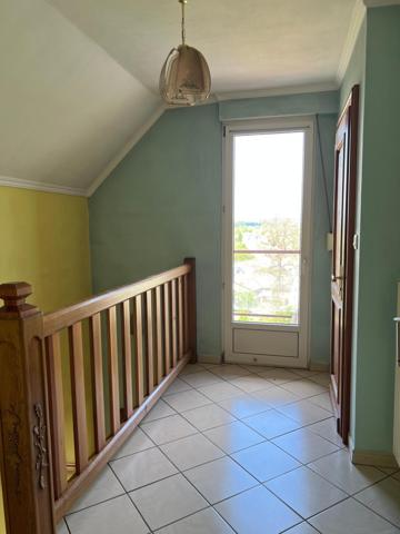 Maison familiale d'environ 181m2 avec sous sol plus annexes sur un terrain de 6216m2 à DURSTEL.