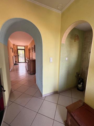 Maison familiale d'environ 181m2 avec sous sol plus annexes sur un terrain de 6216m2 à DURSTEL.